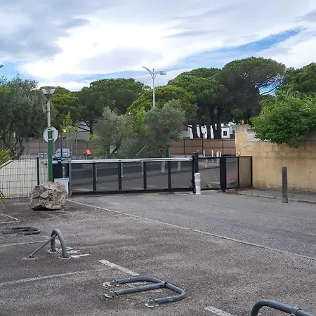 Un Jardin A 200m Et Commerces Le Grau-du-Roi